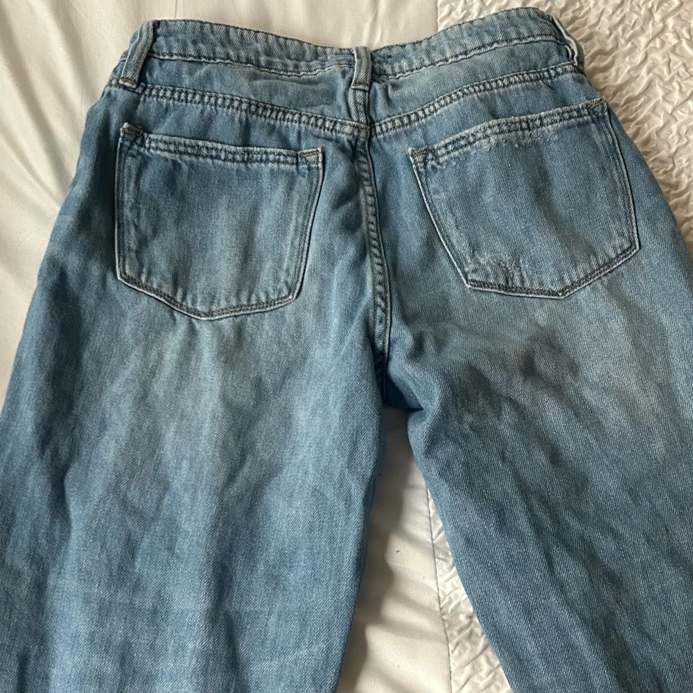 SIZE ONE FASHION NOVA SLIGHTLY DISTRESSED MOM JEANS